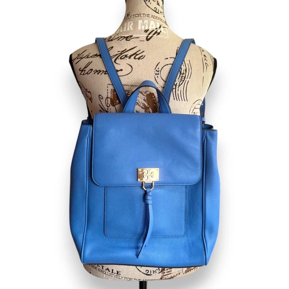 Tory Burch carry exterior are